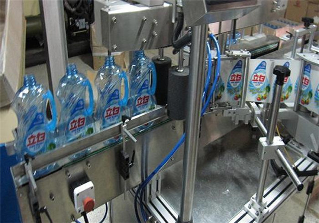 Automatic Double Sided Labelling Machine For Shampoo Lotion Bottles Details