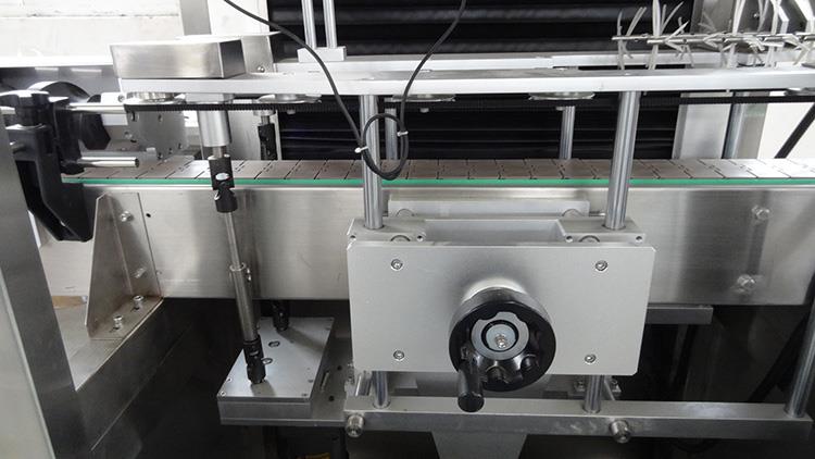 Automatic PVC Shrink Sleeve Bottle Labeling Machine