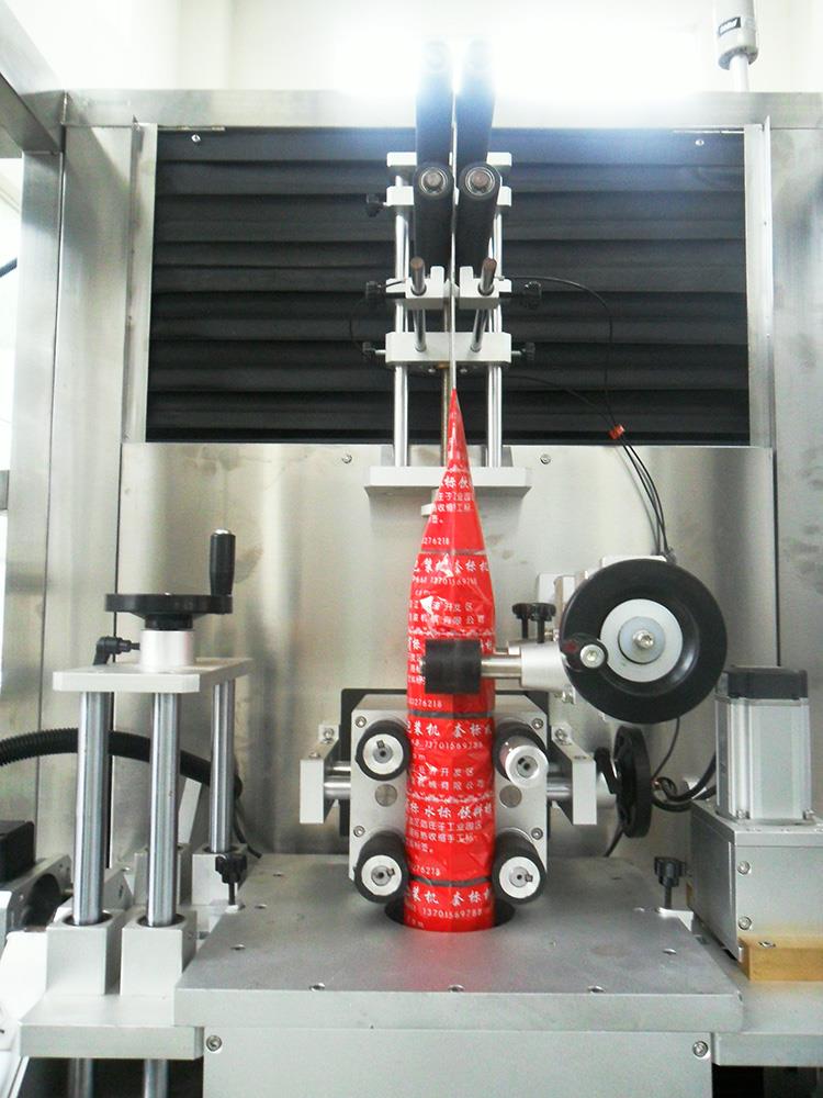 Automatic Plastic Water Juice Bottle Heat Shrink Sleeve Labeling Machine