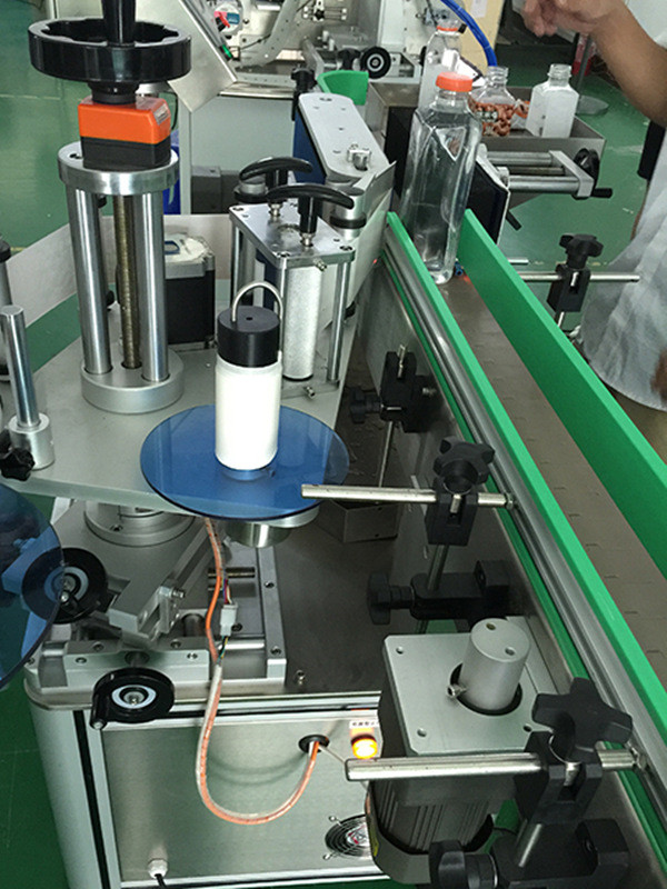 Automatic Vertical Square Bottles Four Sides Labeling Machine Details