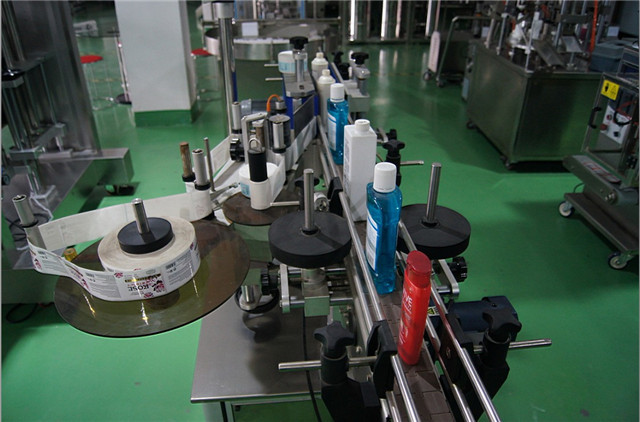 Configuration of vertical round bottles labeling machine automatic