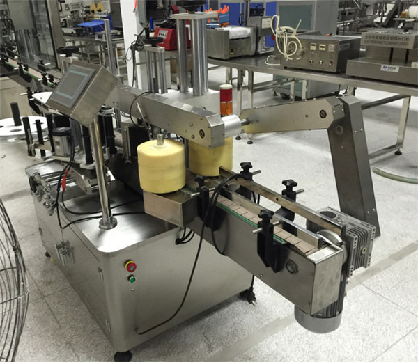 Double Sided Non-Sticker Labeling Equipment For Plastic Glass Bottles Details